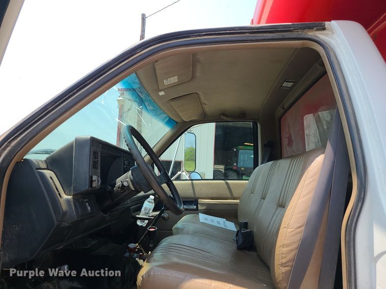 image for item LE9136 2001 GMC C6500  dump truck