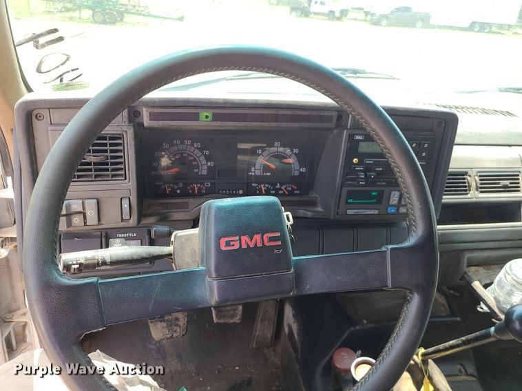 image for item LE9136 2001 GMC C6500  dump truck