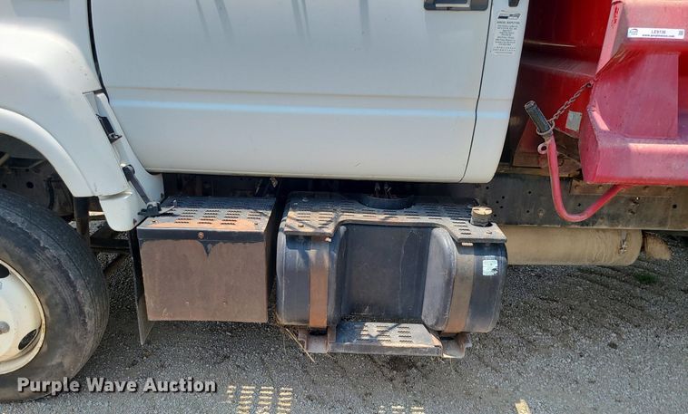 image for item LE9136 2001 GMC C6500  dump truck