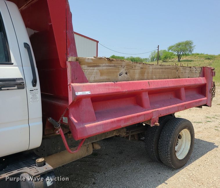 image for item LE9136 2001 GMC C6500  dump truck