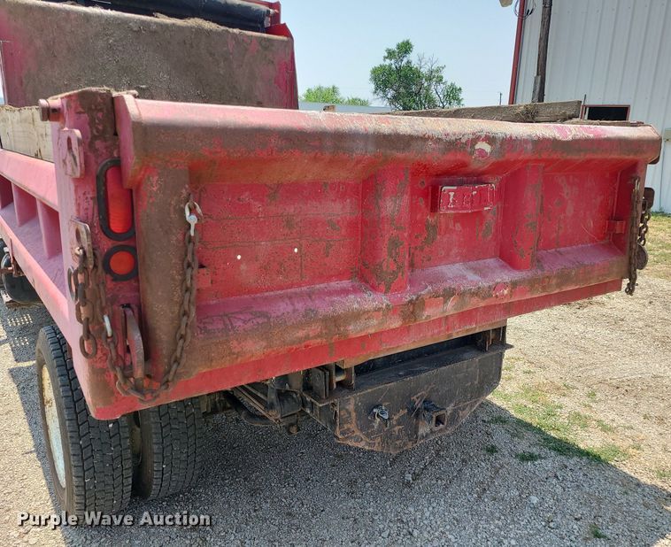 image for item LE9136 2001 GMC C6500  dump truck