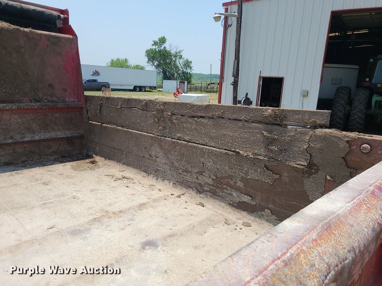 image for item LE9136 2001 GMC C6500  dump truck