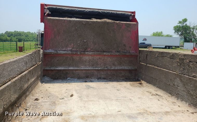 image for item LE9136 2001 GMC C6500  dump truck