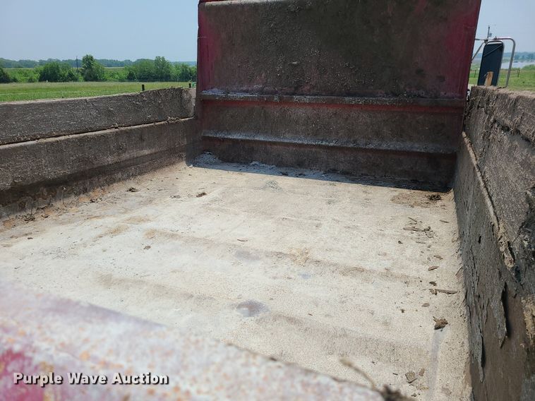 image for item LE9136 2001 GMC C6500  dump truck