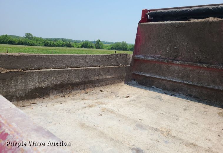 image for item LE9136 2001 GMC C6500  dump truck