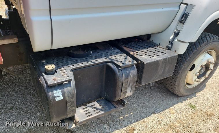 image for item LE9136 2001 GMC C6500  dump truck