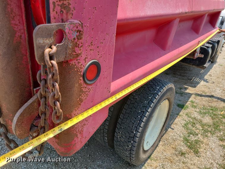 image for item LE9136 2001 GMC C6500  dump truck