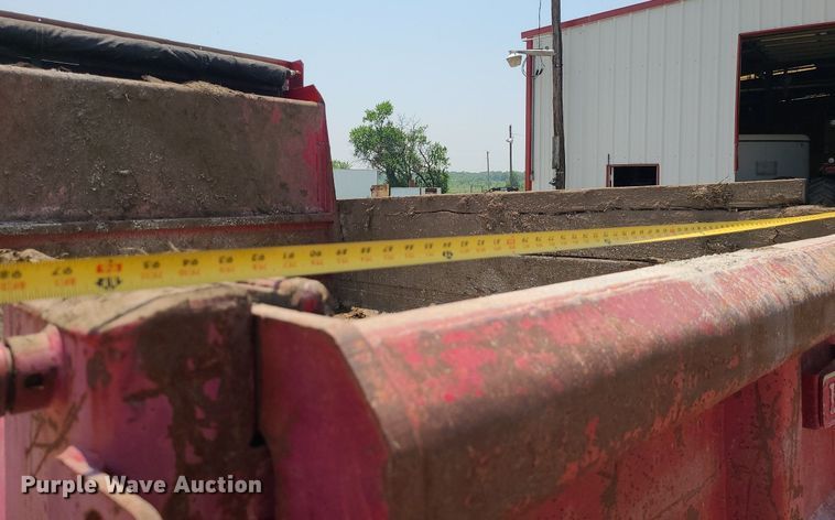 image for item LE9136 2001 GMC C6500  dump truck