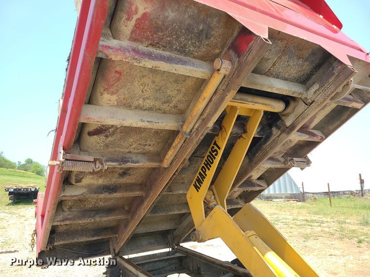 image for item LE9136 2001 GMC C6500  dump truck