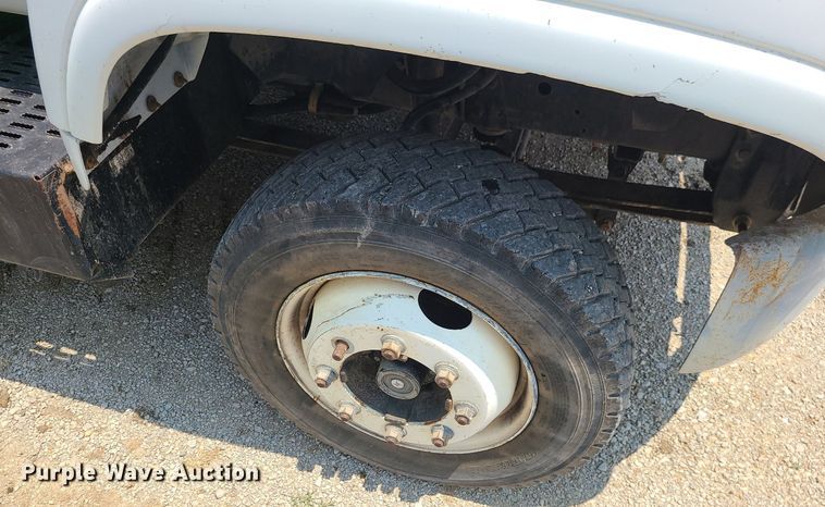 image for item LE9136 2001 GMC C6500  dump truck