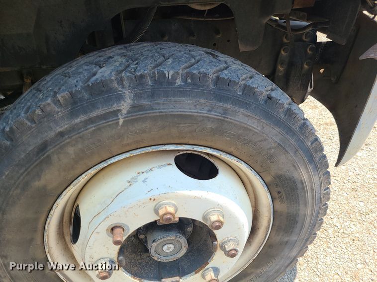 image for item LE9136 2001 GMC C6500  dump truck