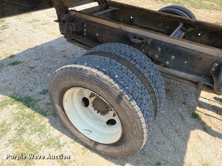 image for item LE9136 2001 GMC C6500  dump truck