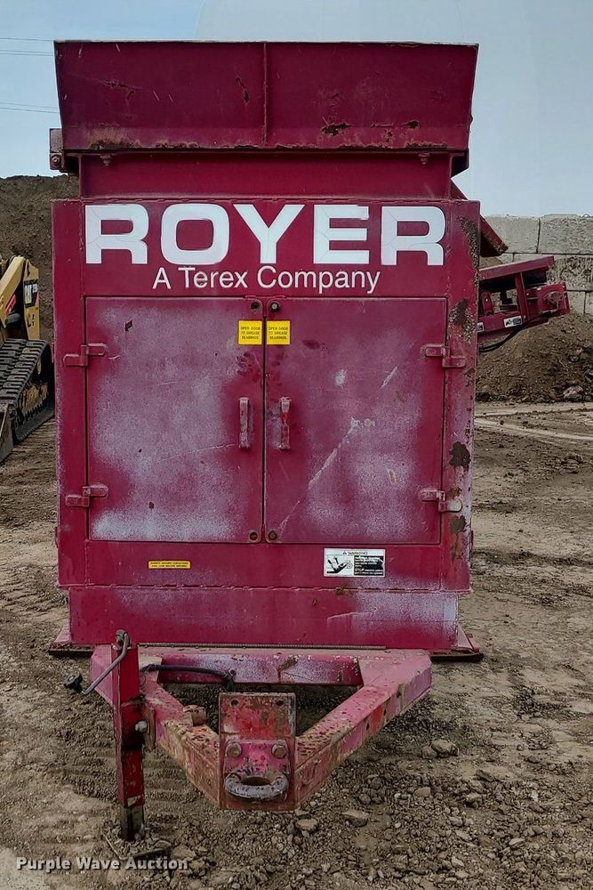 image for item LE9188 2000 Royer 266  topsoil shredder
