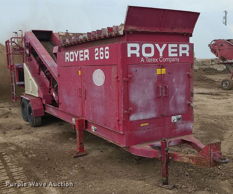image for item LE9188 2000 Royer 266  topsoil shredder