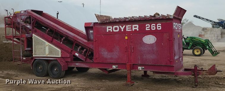 image for item LE9188 2000 Royer 266  topsoil shredder
