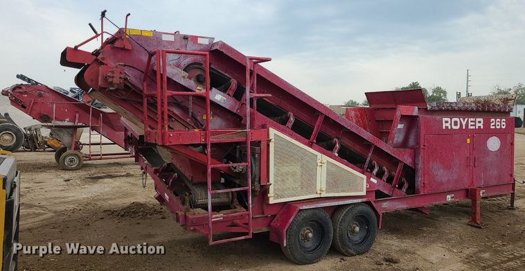 image for item LE9188 2000 Royer 266  topsoil shredder