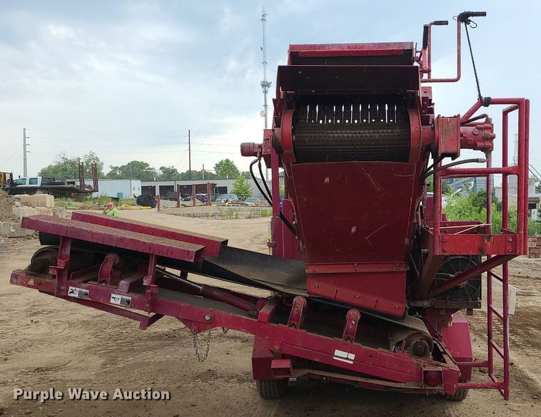 image for item LE9188 2000 Royer 266  topsoil shredder