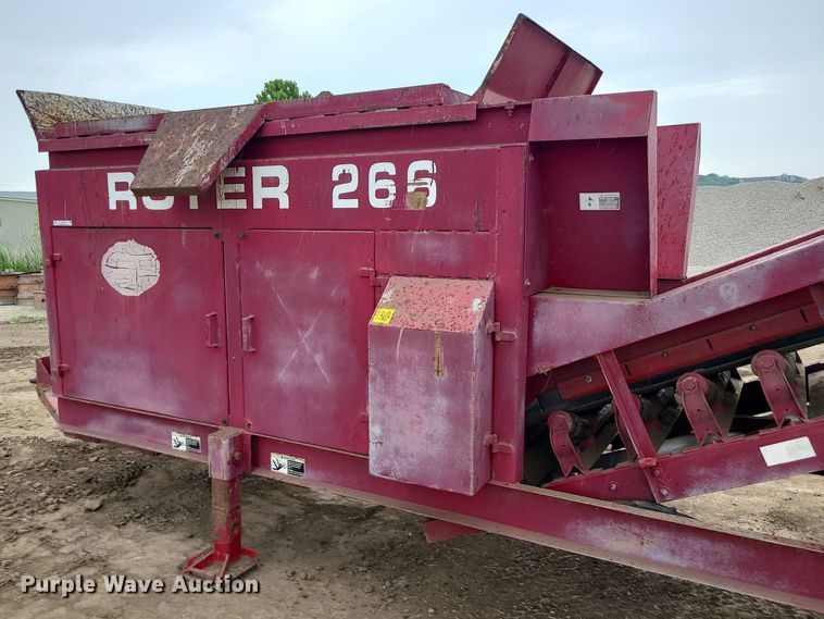 image for item LE9188 2000 Royer 266  topsoil shredder
