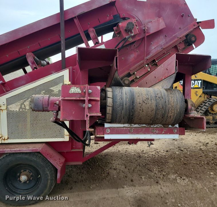 image for item LE9188 2000 Royer 266  topsoil shredder