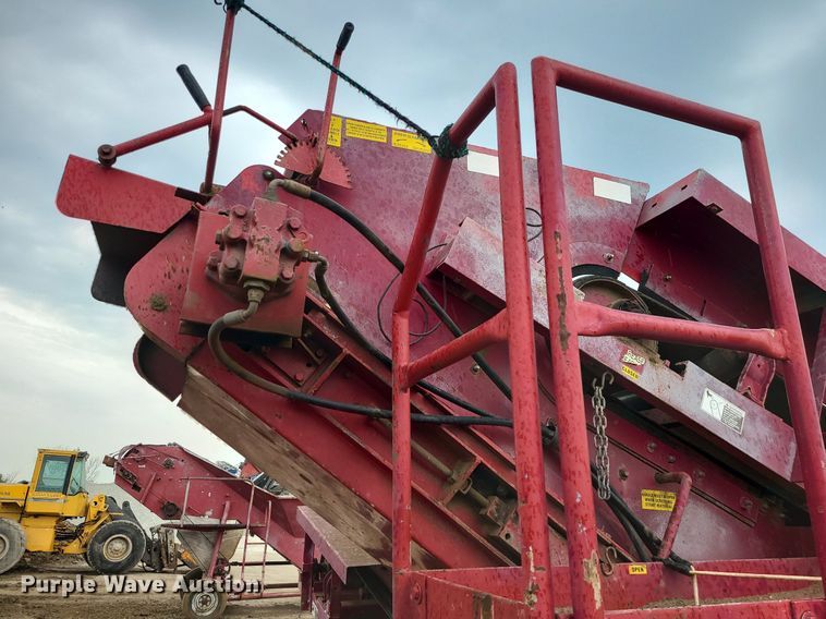 image for item LE9188 2000 Royer 266  topsoil shredder