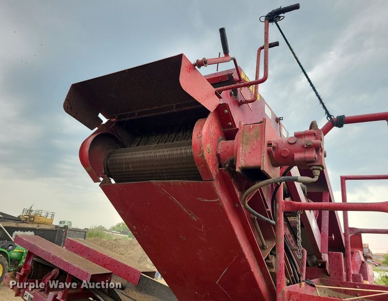 image for item LE9188 2000 Royer 266  topsoil shredder