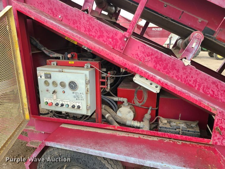 image for item LE9188 2000 Royer 266  topsoil shredder