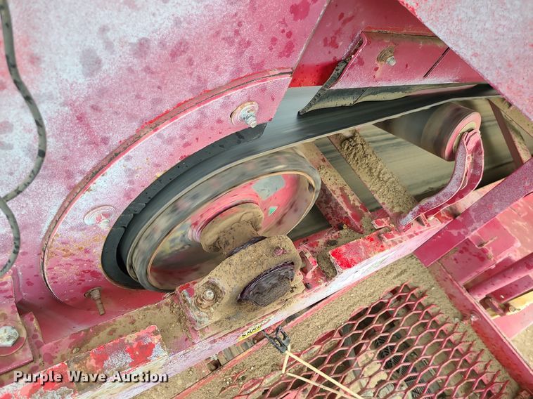 image for item LE9188 2000 Royer 266  topsoil shredder