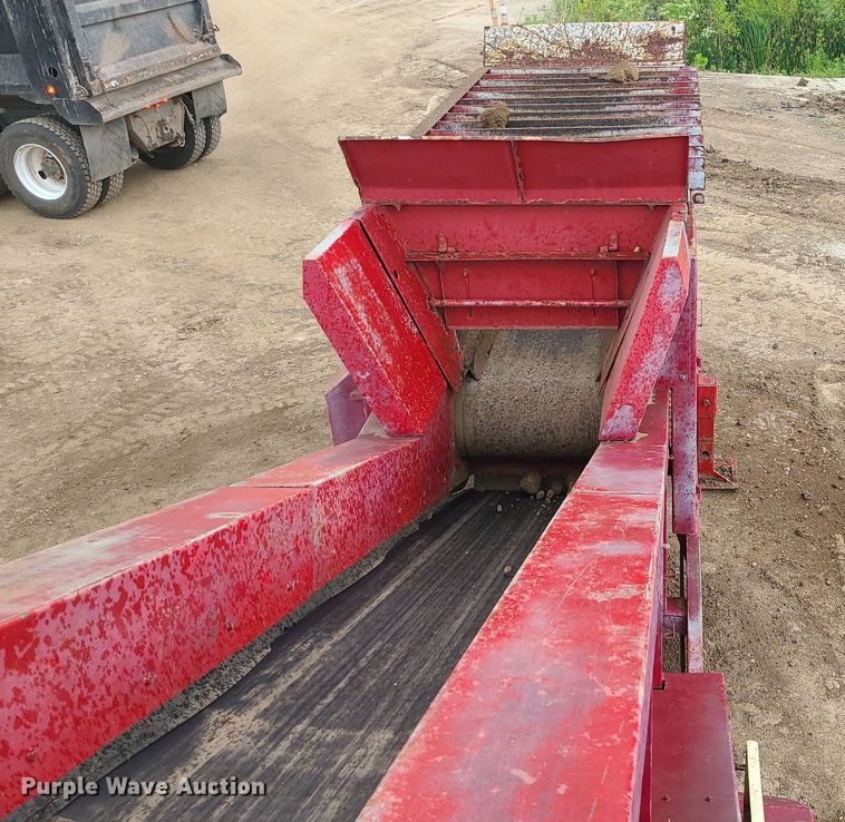 image for item LE9188 2000 Royer 266  topsoil shredder