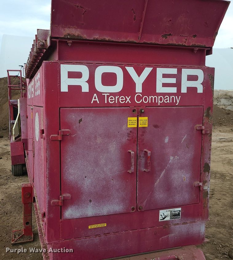 image for item LE9188 2000 Royer 266  topsoil shredder