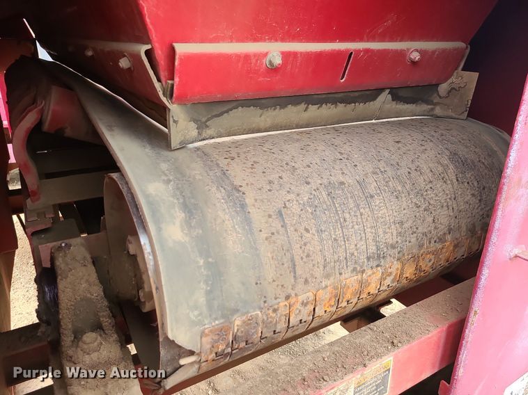 image for item LE9188 2000 Royer 266  topsoil shredder