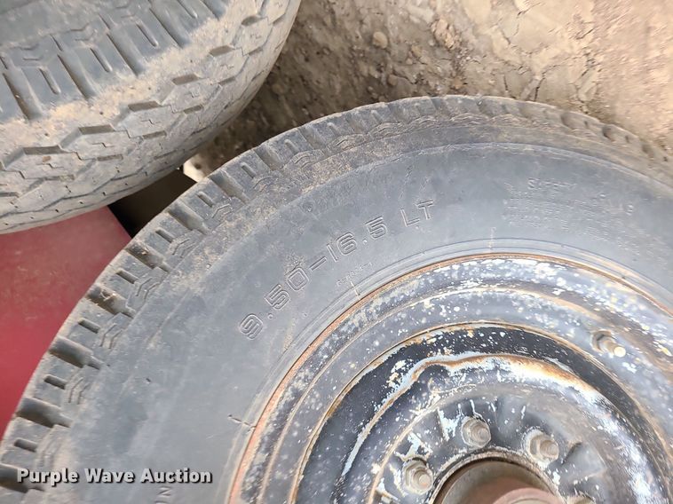 image for item LE9188 2000 Royer 266  topsoil shredder