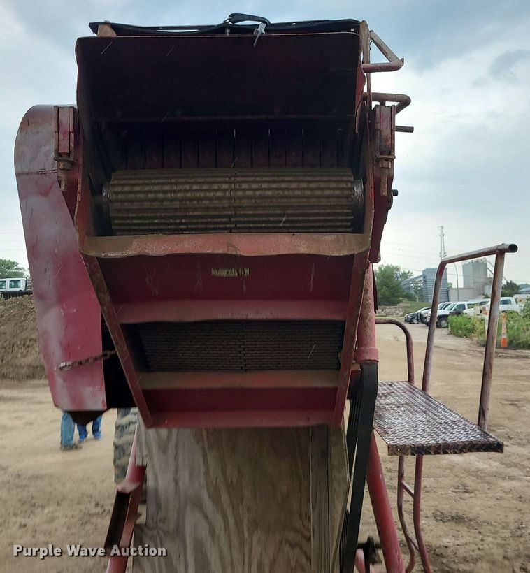 image for item LE9189 Royer  topsoil shredder