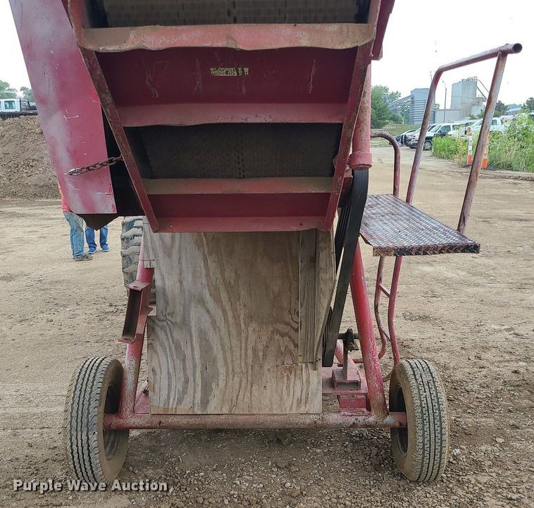 image for item LE9189 Royer  topsoil shredder