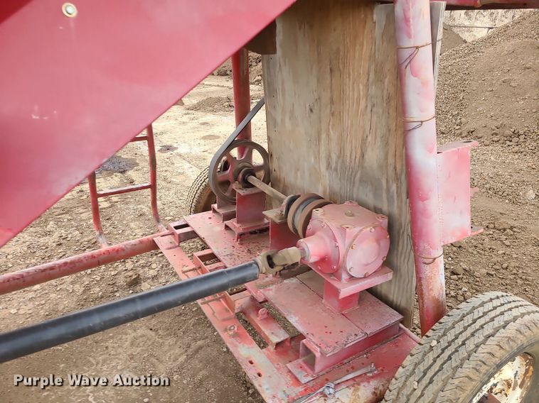 image for item LE9189 Royer  topsoil shredder