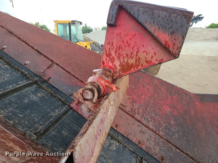 image for item LE9189 Royer  topsoil shredder