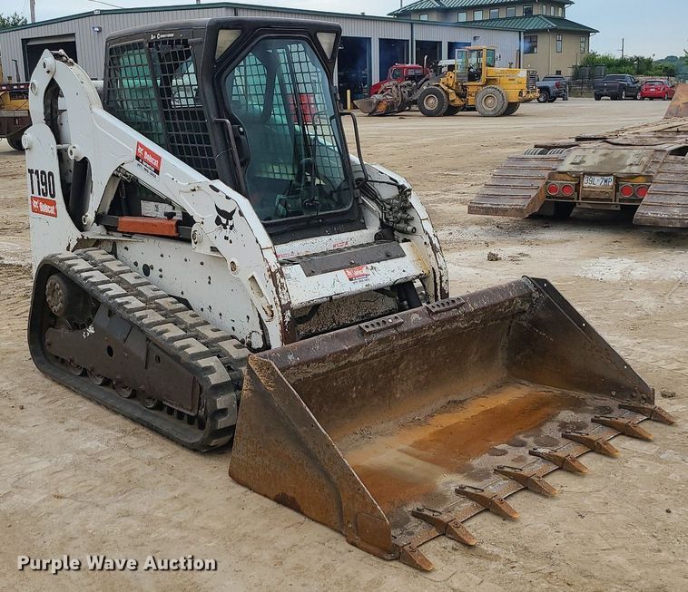 image for item LE9192 2010 Bobcat T190  tracked skid steer loader
