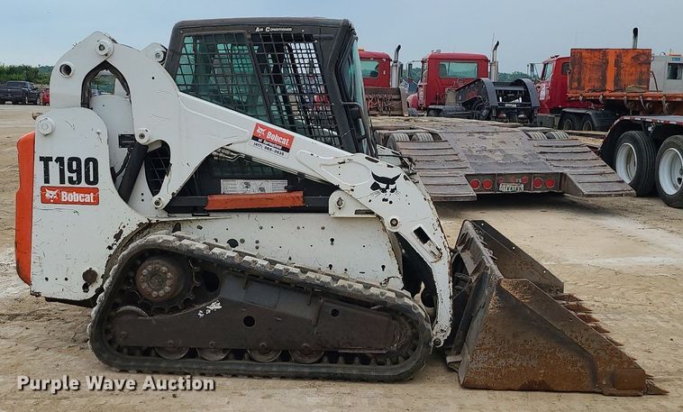image for item LE9192 2010 Bobcat T190  tracked skid steer loader