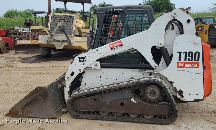image for item LE9192 2010 Bobcat T190  tracked skid steer loader