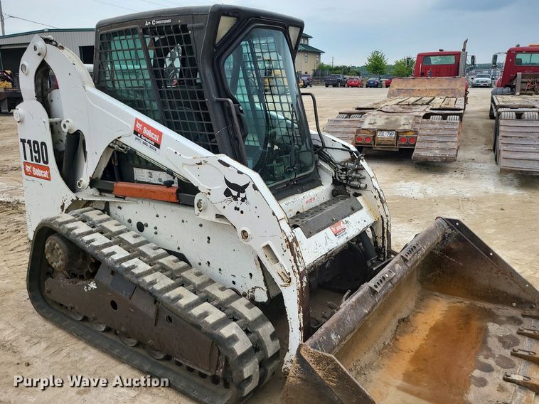 image for item LE9192 2010 Bobcat T190  tracked skid steer loader