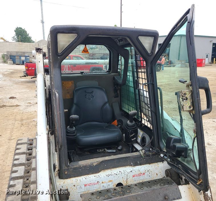 image for item LE9192 2010 Bobcat T190  tracked skid steer loader