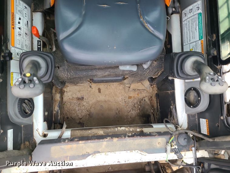 image for item LE9192 2010 Bobcat T190  tracked skid steer loader