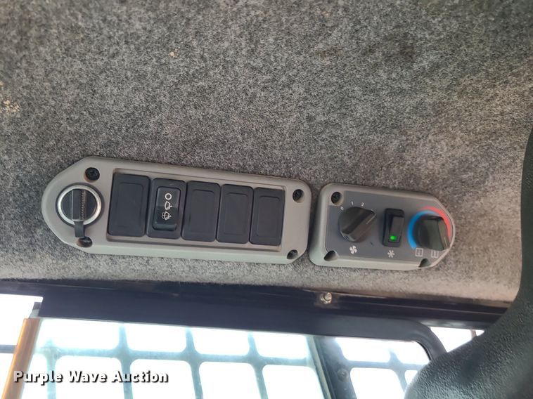 image for item LE9192 2010 Bobcat T190  tracked skid steer loader