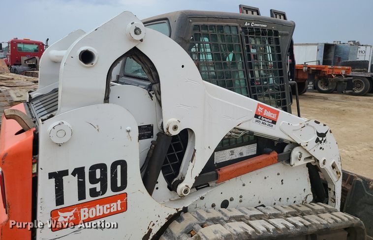 image for item LE9192 2010 Bobcat T190  tracked skid steer loader