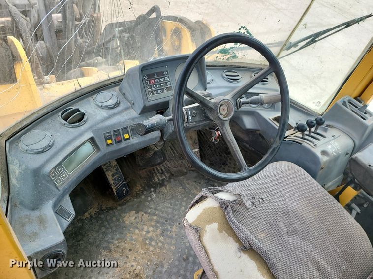 image for item LE9193 1994 Volvo BM L70  wheel loader