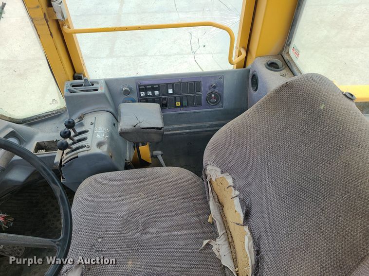 image for item LE9193 1994 Volvo BM L70  wheel loader