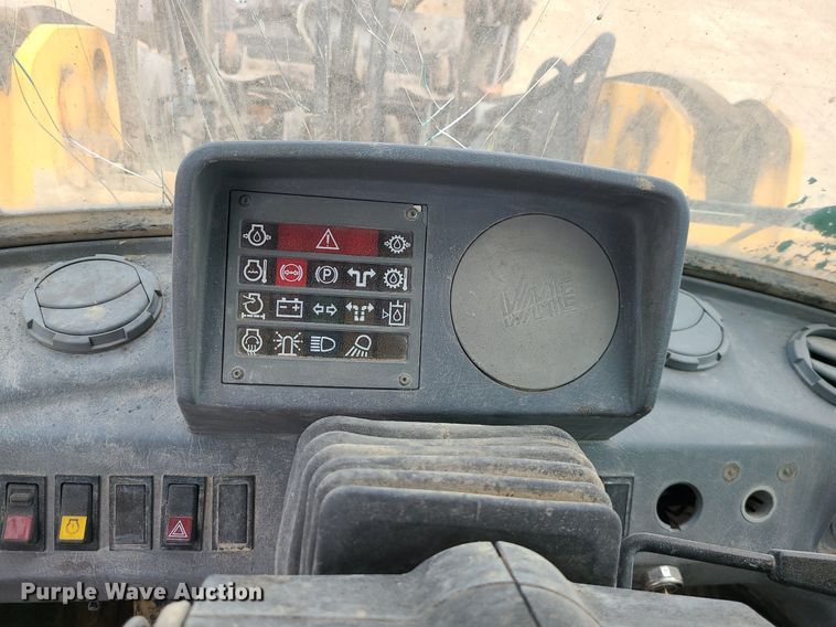 image for item LE9193 1994 Volvo BM L70  wheel loader