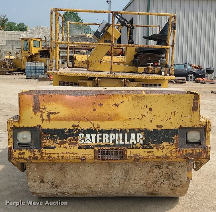 image for item LE9194 1996 Caterpillar CB-534B  double drum vibratory roller
