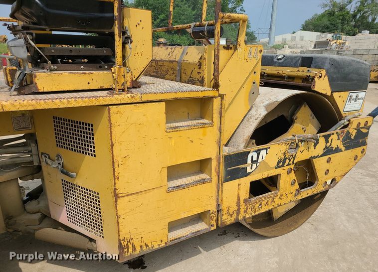 image for item LE9194 1996 Caterpillar CB-534B  double drum vibratory roller