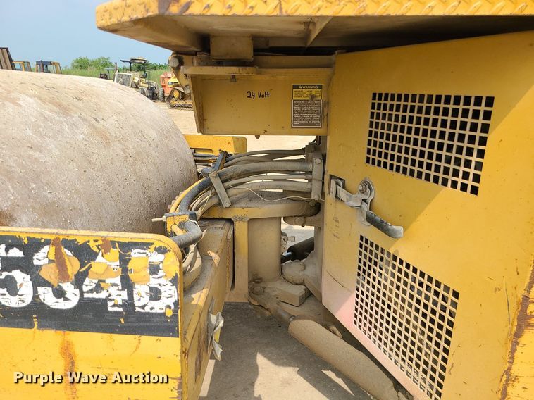 image for item LE9194 1996 Caterpillar CB-534B  double drum vibratory roller