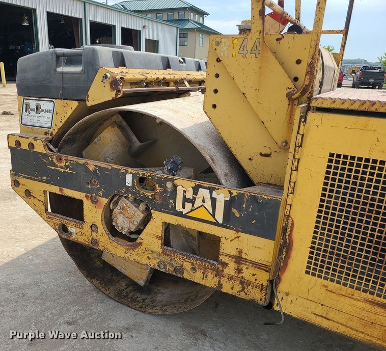 image for item LE9194 1996 Caterpillar CB-534B  double drum vibratory roller